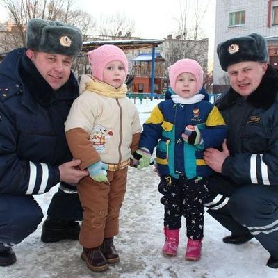 Брянские полицейские спасли семью из повисшего над оврагом авто - Брянск - Yansk.ru Брянские полицейские спасли семью из повисшего над оврагом авто - Брянск - Yansk.ru
